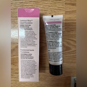 MaryKay Luminous Wear Liquid Foundation Ivory 7